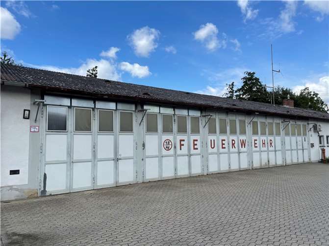 Das Feuerwehrhaus in der Friedrich-Ebert-Straße ist nicht mehr zukunftsfähig. Doch die Suche nach einem geeigneten Ort für einen Neubau gestaltet sich mehr als schwierig.  Foto: ROB