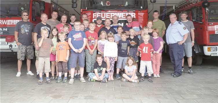 Das Feuerwehrhaus mit all seinen Gerätschaften wurde genau unter die Lupe genommen.  Privat