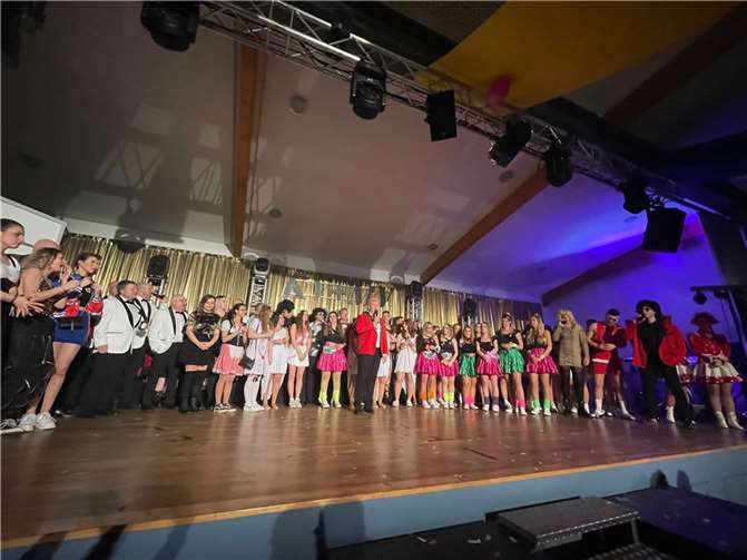 Das Finale der Kappensitzung in der Binninger Rosenthalhalle. Foto: privat