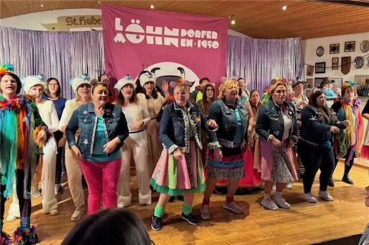 Das Finale der Löhndorfer Möhnen zum Thema „Karneval der Tiere“ begeistert das Publikum.Foto: privat