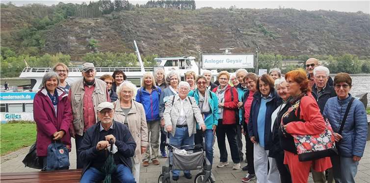 Das Forum Senioren Meckenheim vor dem Anleger des Geysirs in Andernach.  Foto: privat