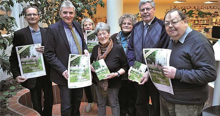 Das Foto nach der Präsentation zeigt von links: Wolfram Meyer, Claus Peitz, Helga Rohm, Margarete Busch-Tilp, Dorothea Scheuren, Karl Heinz Scheuren und Klaus Schäfer.privat