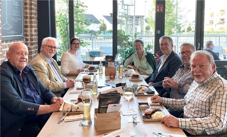 Das Foto zeigt die Diskutanten.Foto: privat