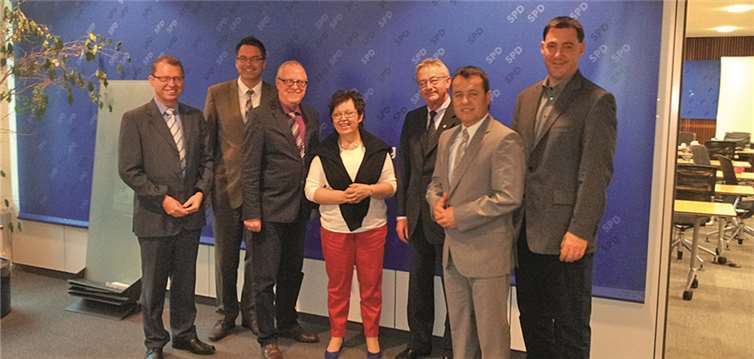 Das Foto zeigt die Teilnehmer der Tourismus Runde v. l.: Michael Hüttner, Dr. Achim Schlömer, Fredi Winter, Monika Fink, Werner Klöckner, Jens Guth sowie Alexander Fuhr.Privat