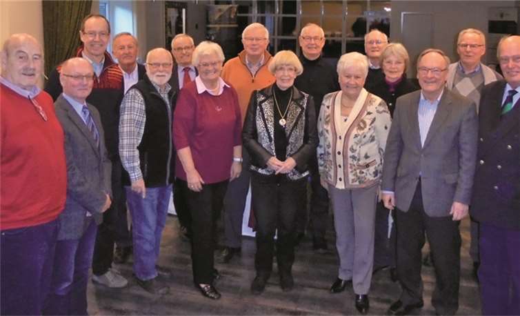 Das Foto zeigt vorn von links: Siegfried Peitz, Helmut Gardlo, Wolfgang Keimer, Carola Ibald, Marianne Schneider,Anita Moskopp, Heinz Welsch und Hajo Stuhlträger. Hinten von links: Richard Welter, Hermann Schmitz, Theo Winkel, Anton Reiter, Lothar Tentler, Paul-Jürgen Boller, Beate Süß und Fritz Stuntz.privat