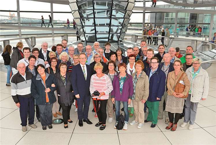 Das Fotoshooting unter der Reichstagskuppel begeisterte die Reisenden aus dem Kreis Neuwied.privat