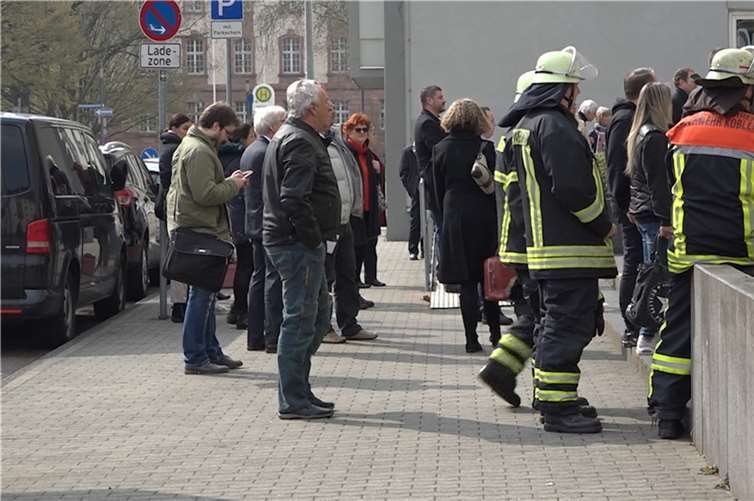 Das Foyer sowie der Haupteingang waren während den Lüftungsmaßnahmen aus Sicherheitsgründen vollständig gesperrt. 