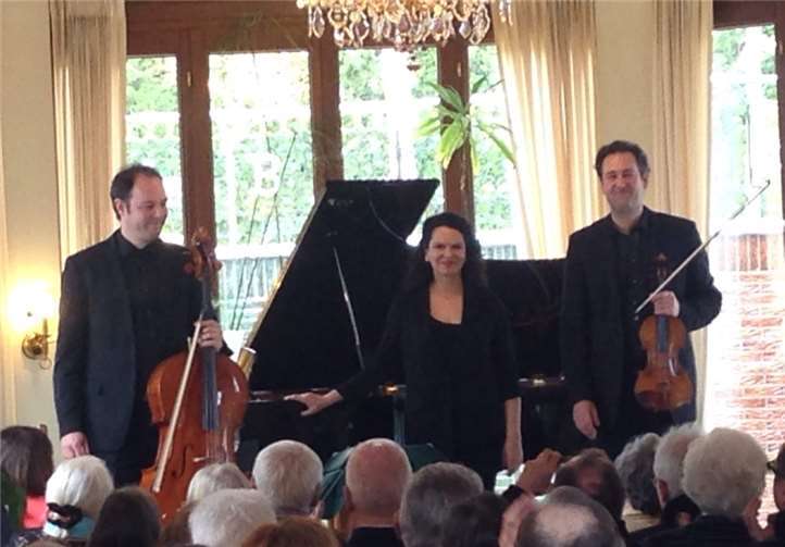 Das Franz Schubert Trio begeisterte im Musiksalon des Grafschafter Kunstvereins Villa Bellestate. Privat