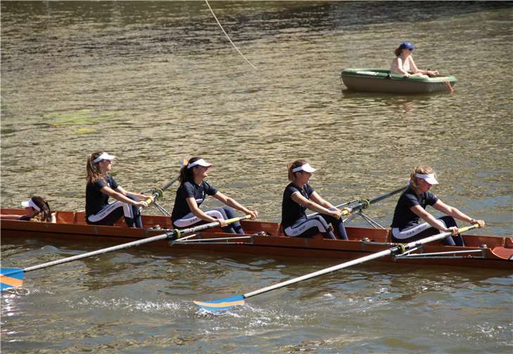 Das Frauen-Riemen-Vierer Team Holland.