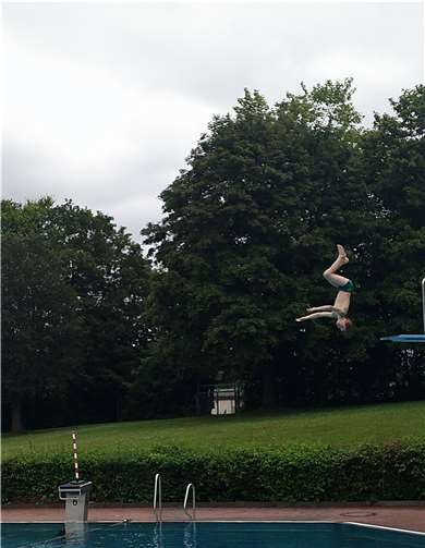 Das Freibad haben die Wölfe dieses Jahr zum ersten Mal erobert.  Fotos: Haus für Kinder