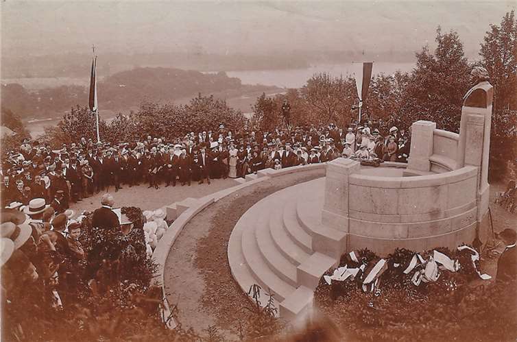 Das Freiligrath Denkmal feiert dieser Tage 100. Geburtstag.privat
