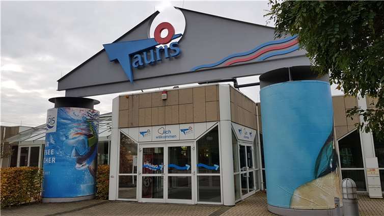 Das Freizeitbad Tauris soll - trotz drohender Engpässe bei der Gasversorgung - für eine Interimszeit bis zur Generalsanierung wieder geöffnet werden.  Foto: privat