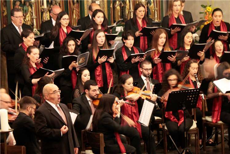 Das Freundschaftskonzert mit Chor und Orchester „Maria Bambina“ unter der Leitung von Michael Bonanno hätte mehr Zuhörer verdient gehabt.Foto: SES