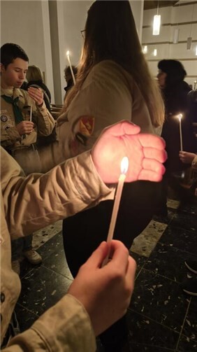 Das Friedenslicht aus Bethlehem 2025 hat Neuwied erreicht und lädt zur Weitergabe ein.  Foto: Pfadfinder Oberbieber