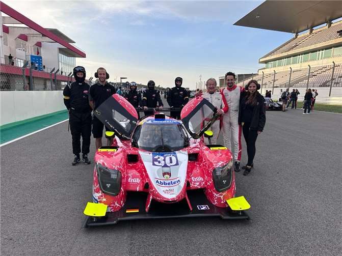 Das Frikadelli Team. Foto: Frikadelli Racing