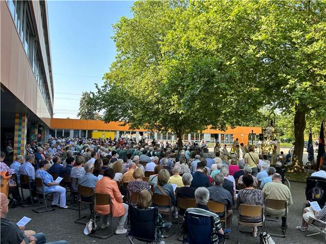 Das Fronleichnamsfest der Pfarrei wurde im Schulzentrum Mülheim-Kärlich gefeiert.