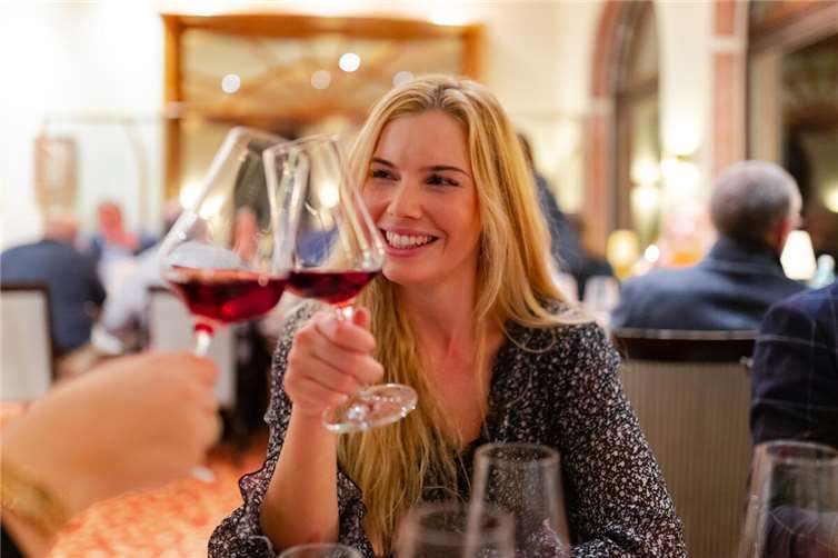 Das Frühburgunder-Forum und der Burgunderabend laden Weinliebhaber und Genießer ein.  Foto: Max Harrus