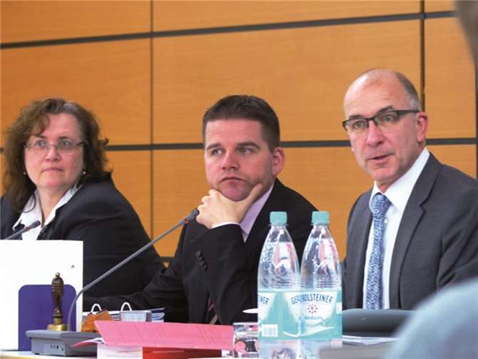 Das Führungstrio der Stadt Meckenheim, Kämmerin Pia-Maria Gietz, Erster Beigeordneter Holger Jung und Bürgermeister Bert Spilles. WM