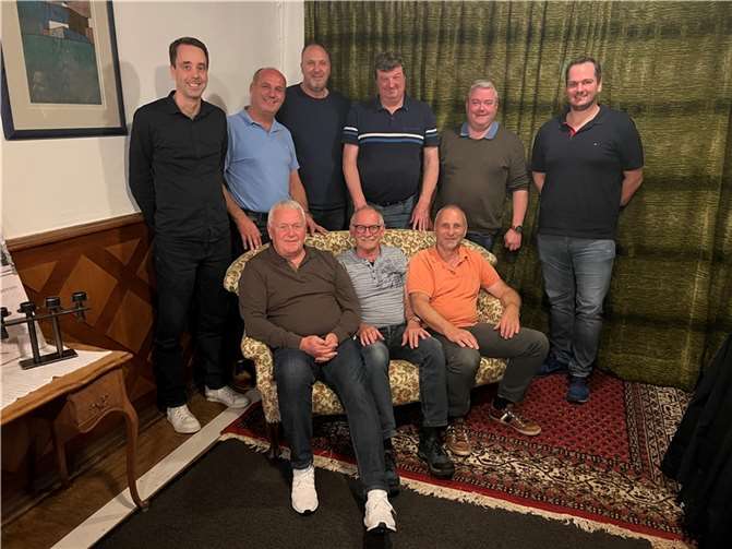Das Gambrinusfestkomitee bereitet sich schon seit vielen Wochen auf die Gambrinus-Jubiläumsveranstaltung im Mai 2023 vor und stellt ein tolles Programm zusammen. (hintere Reihe v.l.): Daniel Vordemfenne, Jürgen Mittler, Jörg Schlederer, Harald Heinemann, Michael Helm, Peter Müller; (vordere Reihe): Bernd Krayer, Ernst Einig und Arnd Spitzlei.  Foto: privat