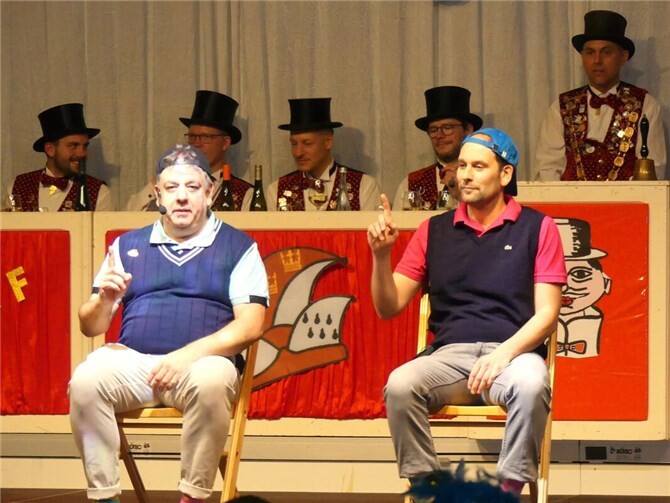 Das Gaudi-Duo Robert & Thomas brannte zur Freude der Narrenschar ein wahres Gag-Feuerwerk ab. Foto: TE