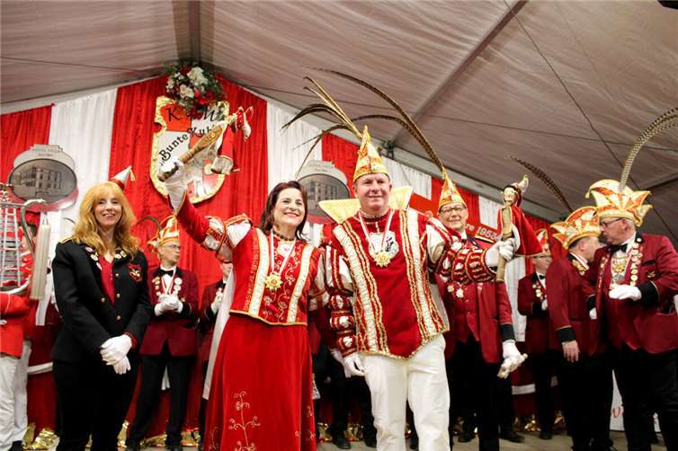 Das Geheimnis ist gelüftet – Walporzheim hat mit Thomas II. und Christine I. ein neues Prinzenpaar! Fotos: DU