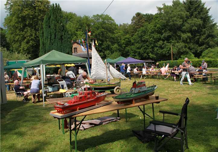 Das Gelände in der Wiesbach mit eigener Teichanlage.