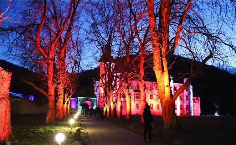 Das Gelände rund um die Burg Namedy strahlte in bunten Farben.Fotos: WAMFO.DE