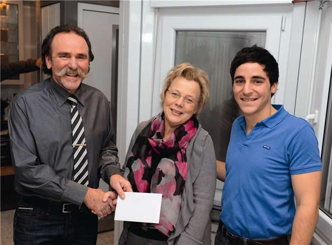 Das Geld wurde persönlich vom Firmeninhaber Franz-Josef Hengsberg und Sohn Christoph Hengsberg an den Verein übergeben. FIX