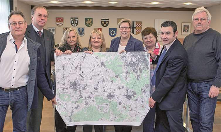 Das Gemeindegebiet von Swisttal soll schon bald an das schnelle Internet angeschlossen werden, das hoffen Ortsvorsteher, Gemeindeverwaltung und Vertreter der Firma bn:t.