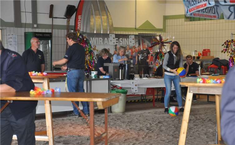 Das Gerätehaus verwandelte sich in eine Partyzone.