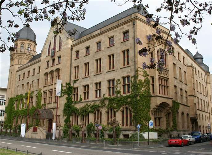 Das Gerbäude des LBM musste aufgrund von starker Rauchentwicklung evakuiert werden. Symbolbild/Quelle: LBM Koblenz