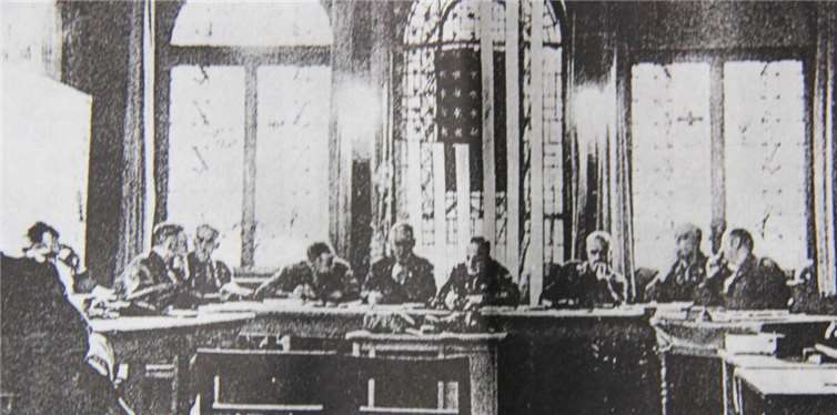Die Todesurteile von Ahrweiler Das Gericht tagte im Sommer 1945 im Sitzungssaal des alten Kreishauses in Ahrweiler. Repro: GS