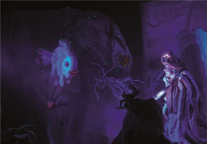 Das Gespräch des Regenbogenfisches beim Oktopus bringt die Wende.