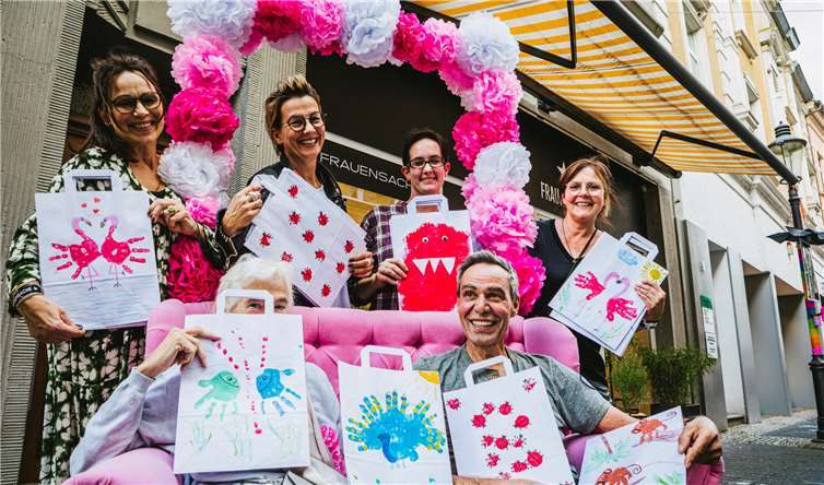 Das Gewinnspiel des vergangenen First Friday stand unter dem Motto „Wir stecken alle in die Tasche“. Foto: Tobias Grosser