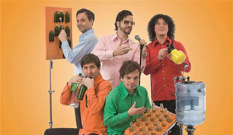 Das „GlasBlasSing Quintett“ sind Europas Flaschenmusik-Marktführer. privat