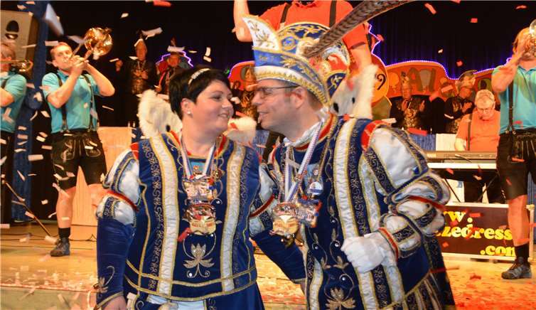 Das Glück des Augenblicks genießen: Prinz Jan I. und ihre Lieblichkeit Anna I. beim Auftritt der Botzedresse.