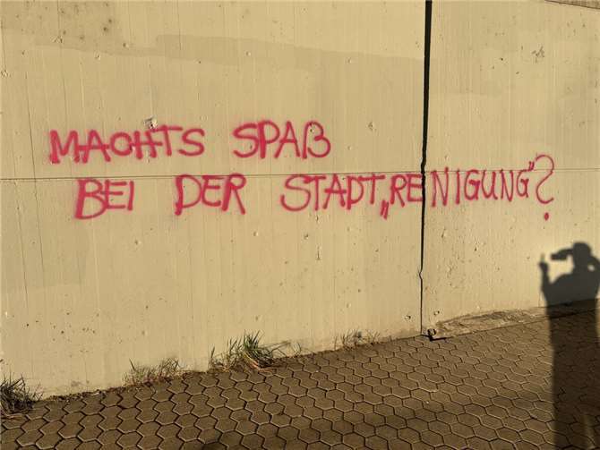 Das Graffiti an der Europabrücke. Foto: Christian Altmaier