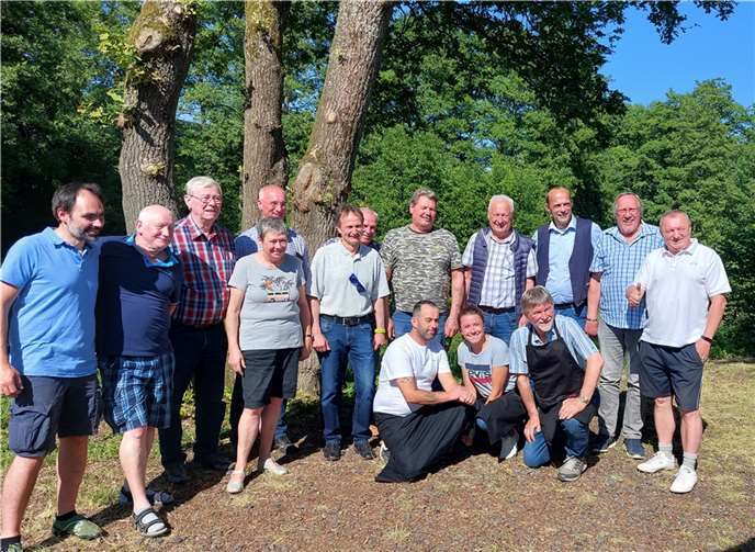 Das Grillfest bot zahlreiche Möglichkeiten zur Diskussion.  Foto: Norbert Rohringer