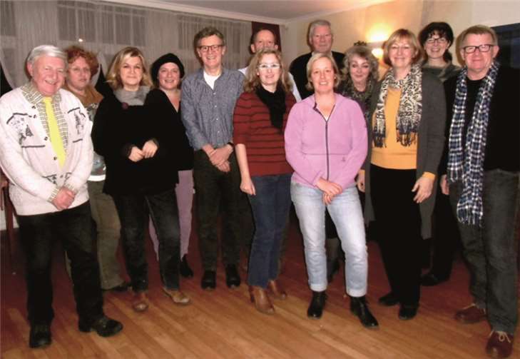 Das Gründungsteam mit Veronika De Winne (3. v. r.), Christine Nägler (5. v. r.), Manfred Linden (5. v. l.). privat