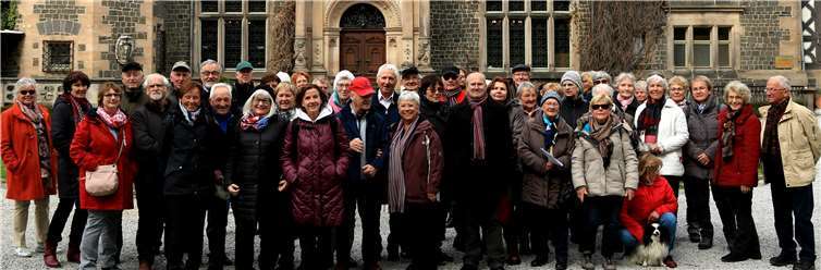 Das Gruppenfoto entstand vor Schloss Rauschholzhausen im Lahntal. Foto: privat