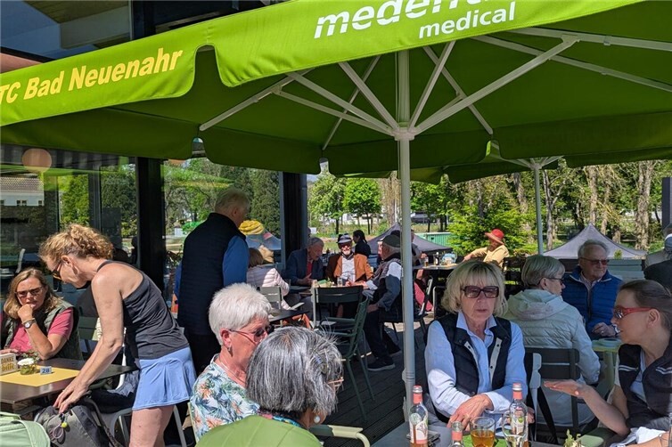 Das HTC-Clubhaus mit Sonnenterrasse!