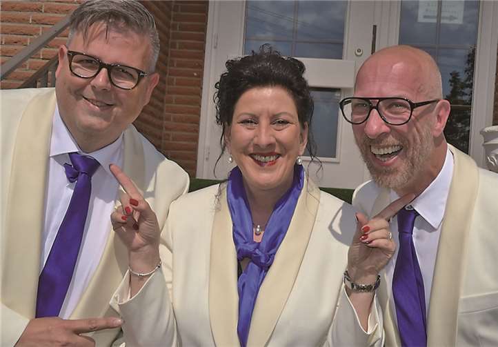 Das Heimerzheimer Dreigestirn (v.li.): Bauer Godehard, Jungfrau Rita und Prinz Frank Johannes I. -Weigert-