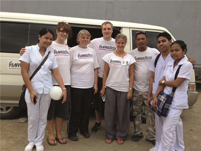 Das Helfer-Team von Humedica mit ehrenamtlichen Ärzten und Krankenschwestern.