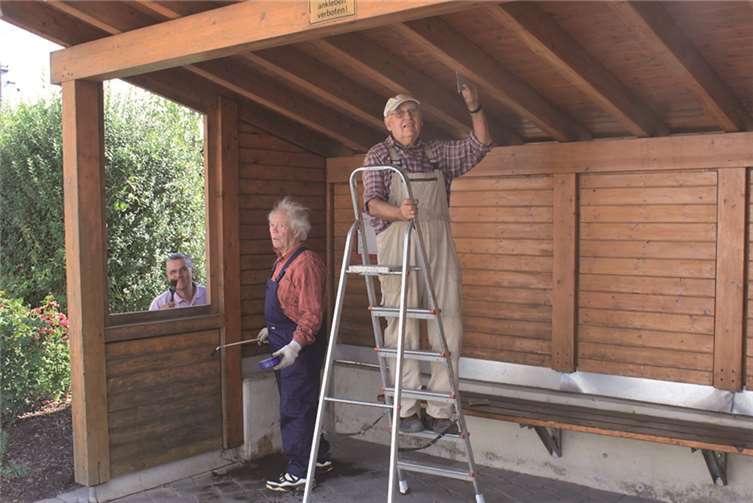 Das Helferteam der Gemeinde Lehmen bei der Arbeit.privat