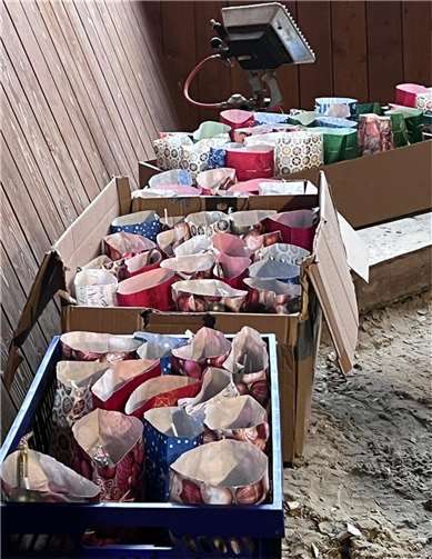Das Helferteam hat insgesamt 130 Weihnachtstüten gepackt.