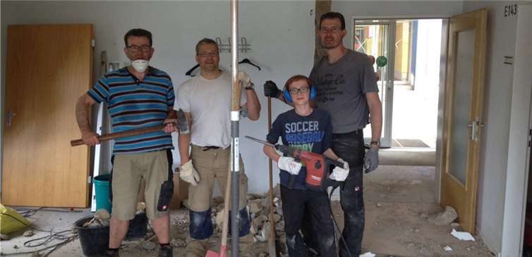 Das Helferteam nach fast getaner Arbeit.