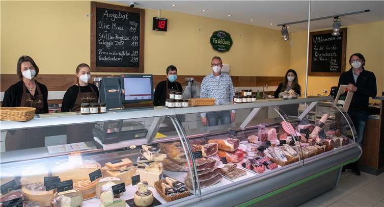 Das Herz des Spezialitätengeschäftes „Via del Gusto“ in Rheinbach ist die Frischetheke mit einem Angebot an Spezialitäten aus ganz Italien.
