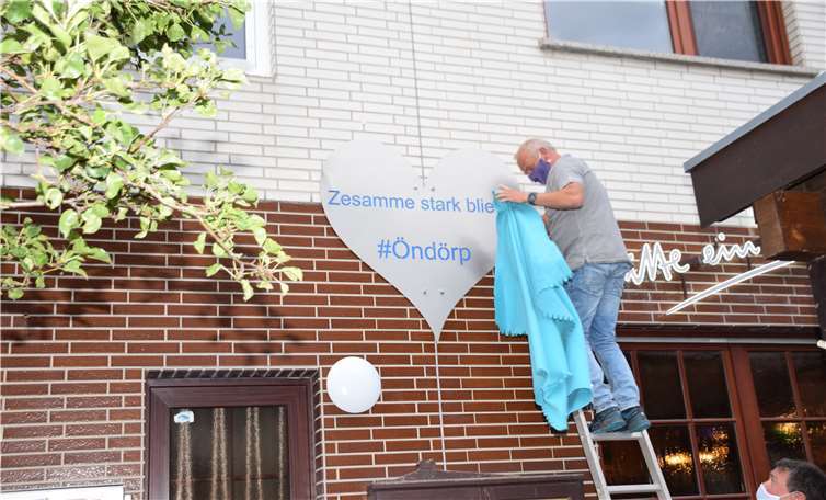 Das Herz wurde an der Gaststätte „Büb“ feierlich enthüllt.