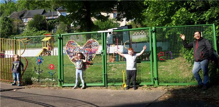 Das „Herzlich Willkommen“ – am Kitaaufgang wartet darauf, die Kinder und Eltern bei Wiederöffnung zu begrüßen. Fotos: Kita St. Johannes d.T. Brohl-Lützing
