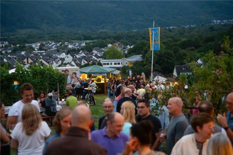 Das Heyerbergfest 2025 war ein voller Erfolg – ein Fest, das Genuss, Geselligkeit und Gülser Weinkultur perfekt vereinte.